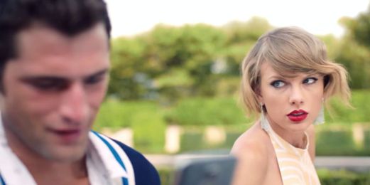 11 Relationship "Pink Flags" to Watch Out For