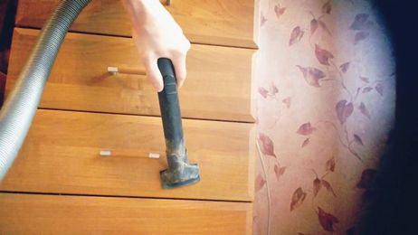 Terrified Vacuum Screams Out in Fear Whenever It Goes Over a Gap