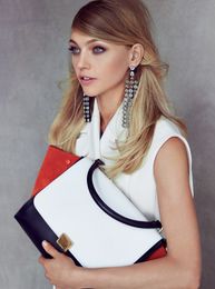 The 5 Beauty Products Every Woman Should Have in Her Clutch