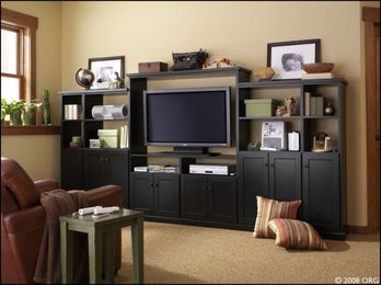 Improve the Look and Function of Your Living Room with a Built-In Entertainment Center