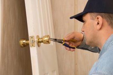 Exploring Benefits of Hiring Locksmith Service