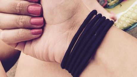 Moms are loving this positive parenting hair tie trick
