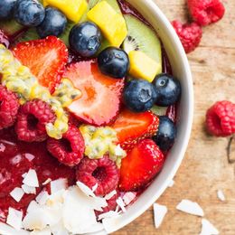 The One Ingredient Olivia Wilde Always Puts In Her Morning Smoothie