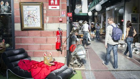At a Paris Flea Market, Tips for Treasure Hunters