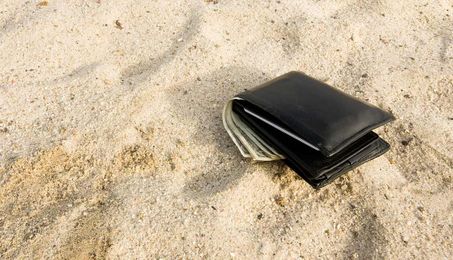 10 Money Mistakes People Make on Vacation
