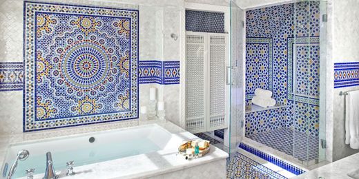 48 Eye-Catching Bathroom Tile Ideas
