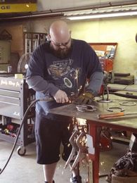 Welder takes horseshoes, turns them into art work
