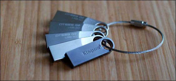 How to Create the Ultimate USB Key Ring to Solve Any Computer Problem