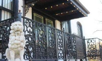 Lemp Mansion : A House Full of Haunts and History (and a really cool bathroom!)