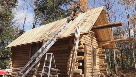 Man builds impressive log cabin by himself in time-lapse video