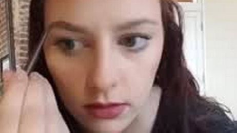 Get brow help and beauty tips at Sip & Style. And half-priced wine, too.