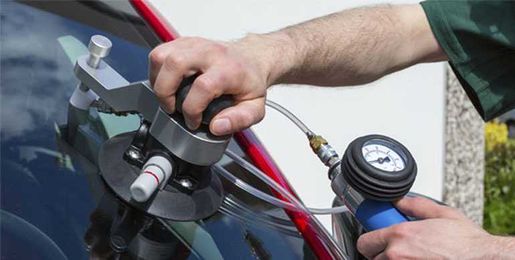 Should I Choose Auto Glass Repair or Replacement?