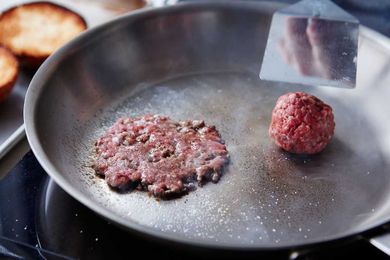 With Hamburgers, It’s What’s (Not) on the Inside That Counts