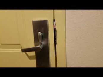 THIS Is How Frighteningly Easy It Is To Break Into A Hotel Room