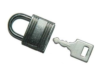 How to Lock a Chain Link Gate