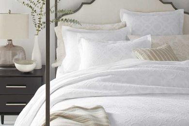 How to Make a Bed with Linen Sheets and Bedding