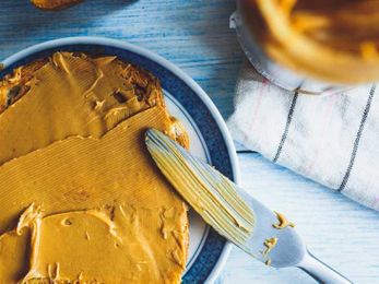 Is Peanut Butter Bad for You, or Good? A Look at the Evidence