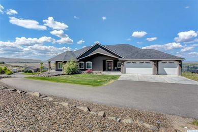 Amazing Views on 1.15 Acres!