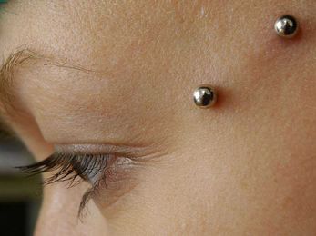 Piercing rejection: Signs, prevention, and how to stop it