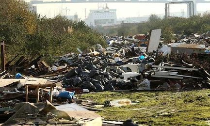England´s fly-tipped rubbish `could stretch from London to Moscow´