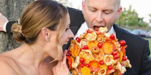 Now brides can get a pizza bouquet at their wedding instead of flowers