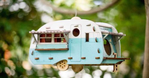 These mini vintage campers make adorable birdhouses