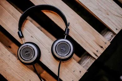 35 Tech Podcasts Worth Listening To