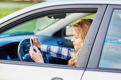Tips to get teens off their devices when they drive