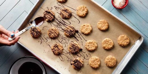 Give Cookies and Cakes a Pretty Finishing Touch With This One Ingredient