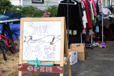 Get Rid of Clutter with These 7 Yard Sale Tips