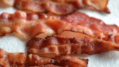 Processed meats like bacon and jerky linked to manic episodes