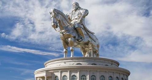 10 Murderers With Their Own Monuments