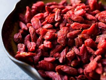7 goji berry benefits backed by science
