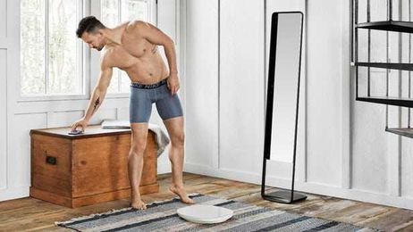 Naked 360-degree body-scanning mirror tracks body transformations