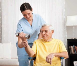 3 ways PT helps seniors thrive