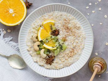 How does eating before a workout affect the body?