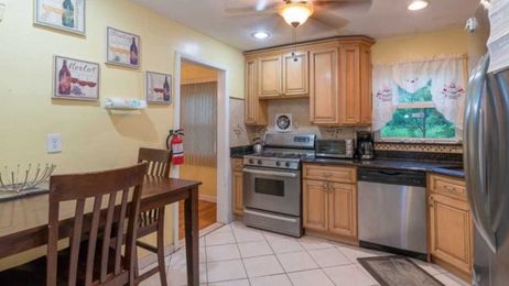 346 Birch Dr, Roselle Boro, NJ 07203-1911