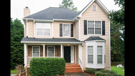 Spacious 3BR/2.5BA Frame Traditional is Ready for You!