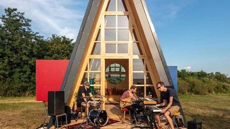 Students Overcome Cabin Fever to Design Creative Cottages