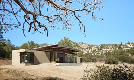Net-zero Sawmill House is 100% self sufficient in Californias high desert