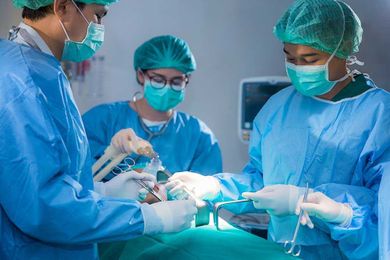 What does a Surgical Tech do. How to Become a Surgical Technician.