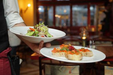 How Servers Can Improve the Customer Dining Experience