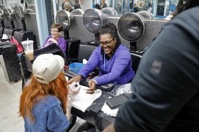 Homeless "spa" builds self esteem, hones skills