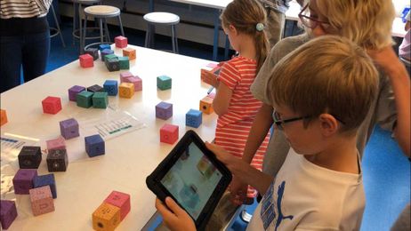 HyperCubes: Learning computational concepts in Augmented Reality