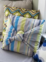 How to Make a No-Sew Knot Pillow