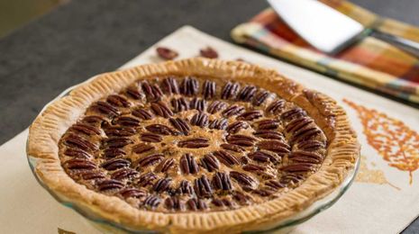 Try these Thanksgiving traditions, from mimosa mornings to pie night