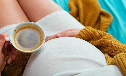 Drinking tea or coffee during pregnancy REDUCES baby size