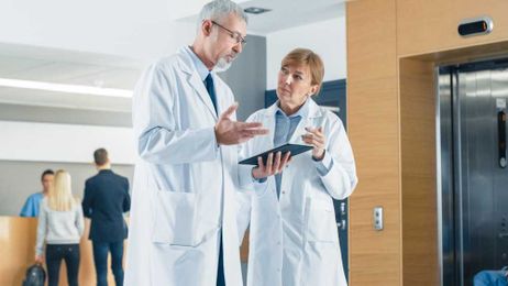 How to Keep Your Healthcare Uniforms Clean During a Shift