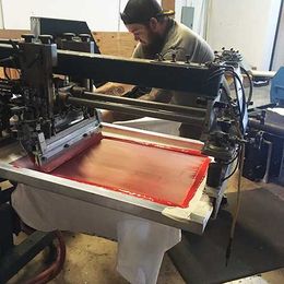 Screen Printing vs Direct to Garment: How Do I Choose?