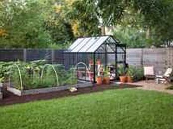 10 Things to Include in Your Greenhouse